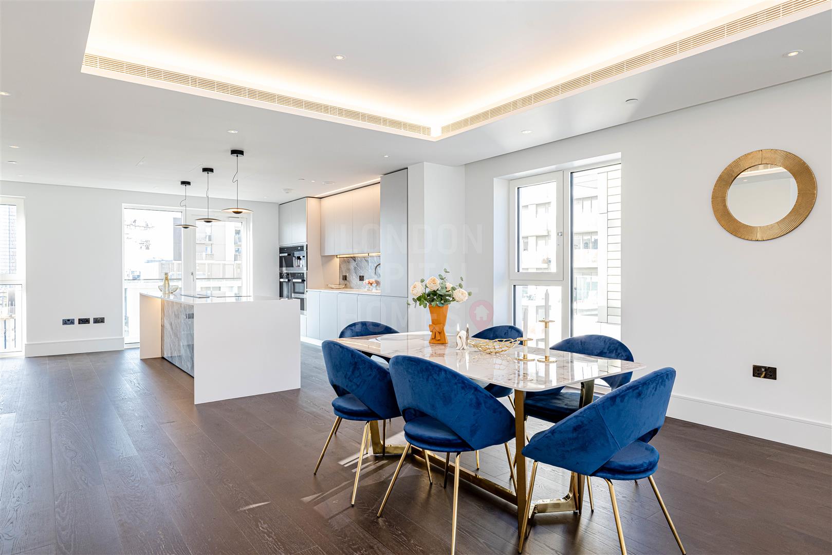 4 bed property in Lincoln Apartments, Fountain Park Way, London